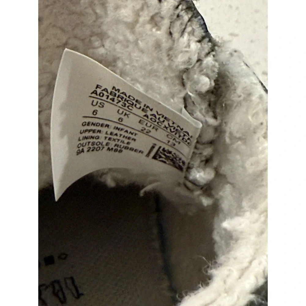 CONVERSE Chuck Taylor Faux Fur Lined Gray Hi Top Sneakers Toddler Size‎ 6